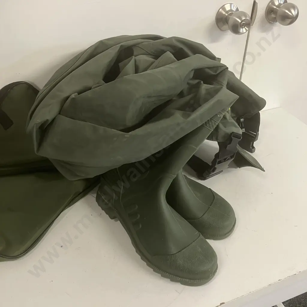 Kilwell Waders In Bag (Boots Marked 11) Image 1++