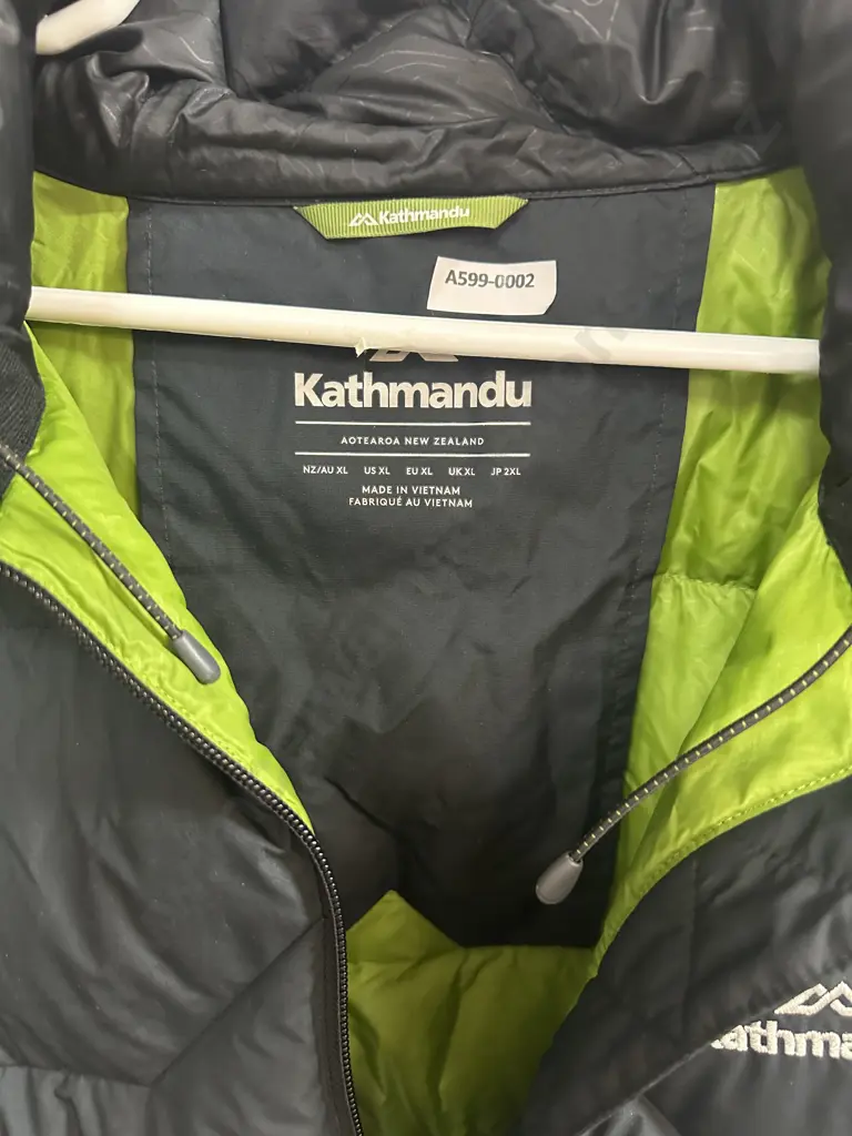 Black Size XL Kathmandu Jacket With Green Lining Image 1++