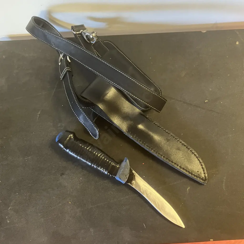 Hunting Knife With Belt Image 1++