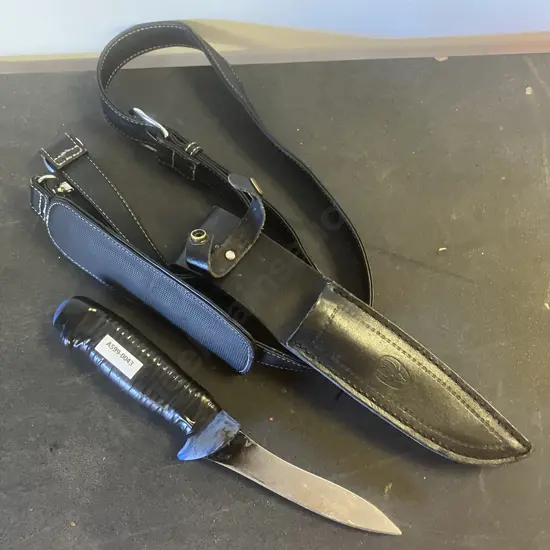 Hunting Knife With Belt