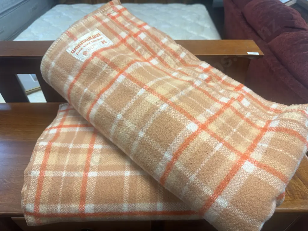 Pair Of Vintage Double Warm Weave Woollen Blankets Orange Tones Vintage Condition Image 1++