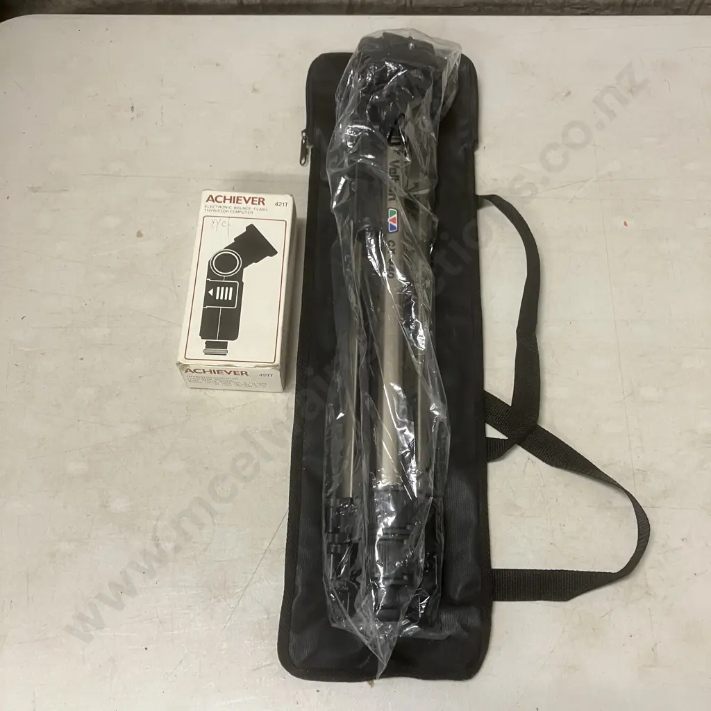 Velbon CX 440 Tripod (Unused) With Carry Bag & Achiever 421T Flash Image 1++