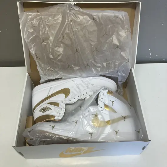NIKE WMNS Air Jordan 1 White / Metallic Gold - Size US11 Eu 43