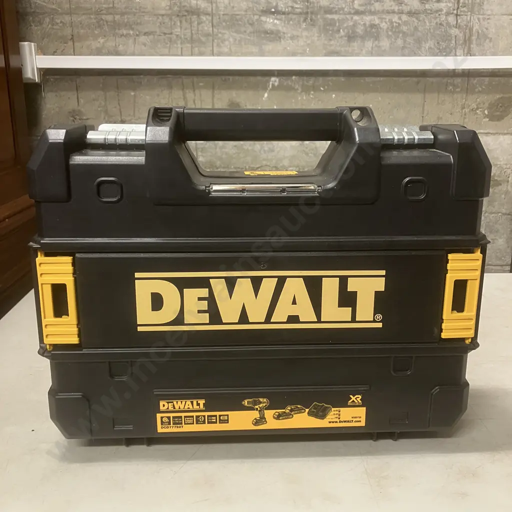 DeWalt DCD777S2T 18V XR Brushless Drill Driver With Pair of 1.5Ah Batteries & Charger In Case Image 1++