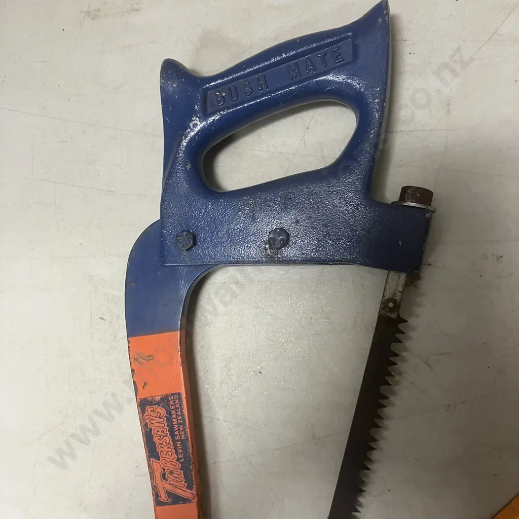 Vintage Levin Sawmakers (NZ) Bush Mate Timbersaw With Two Extra Blades Image 1++