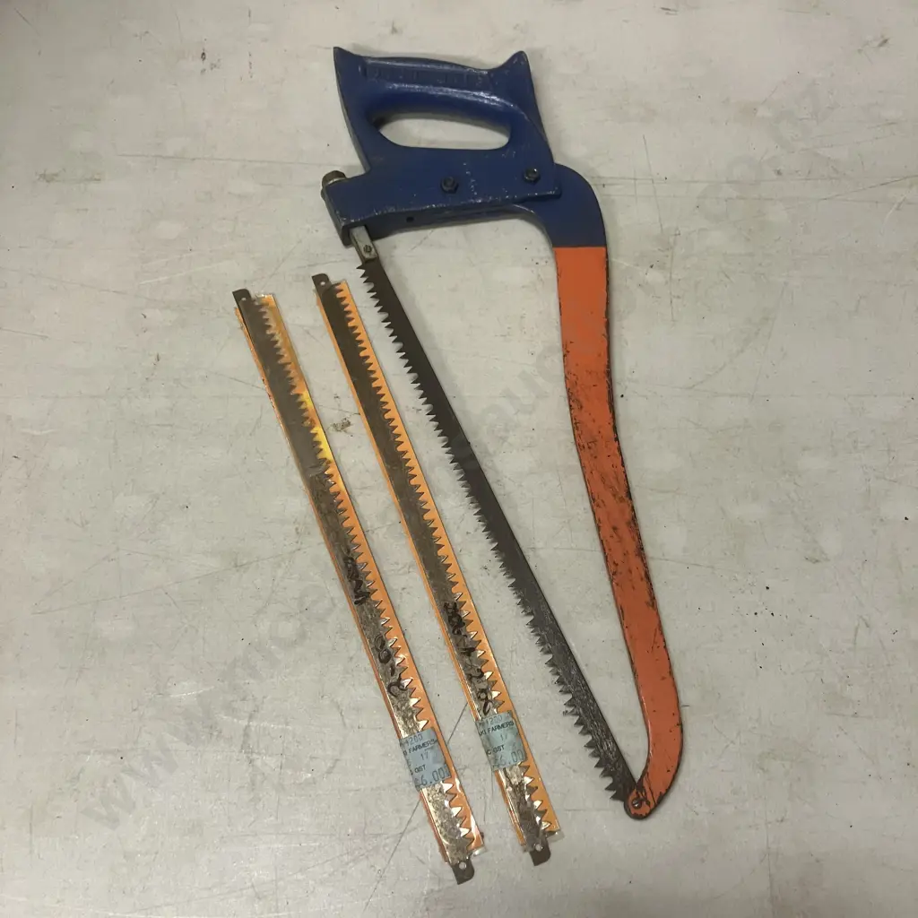 Vintage Levin Sawmakers (NZ) Bush Mate Timbersaw With Two Extra Blades Image 1++