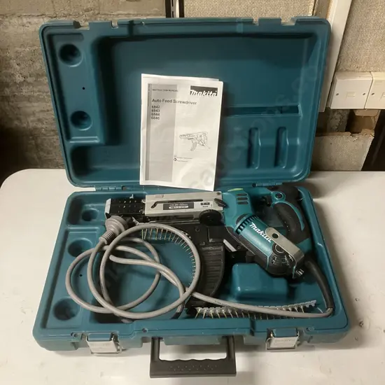 Makita Auto Feed Screwdriver In Case With Manual