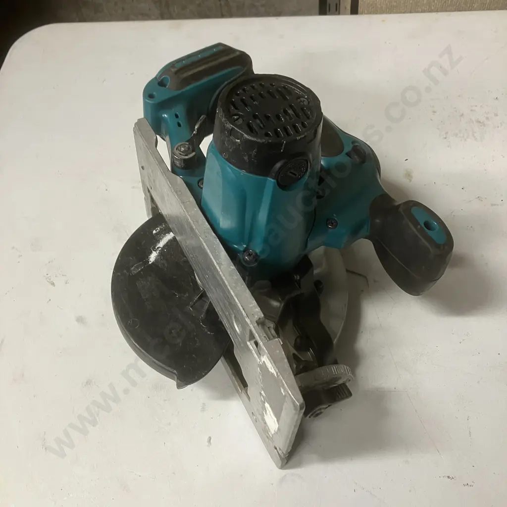 Makita 18V Circular Saw Skin BSS610 (Trigger Appears To Be Stuck On) Image 1++