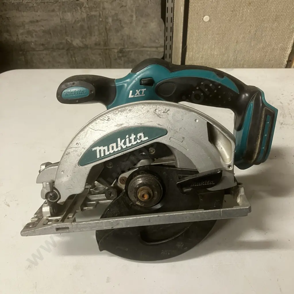 Makita 18V Circular Saw Skin BSS610 (Trigger Appears To Be Stuck On) Image 1++
