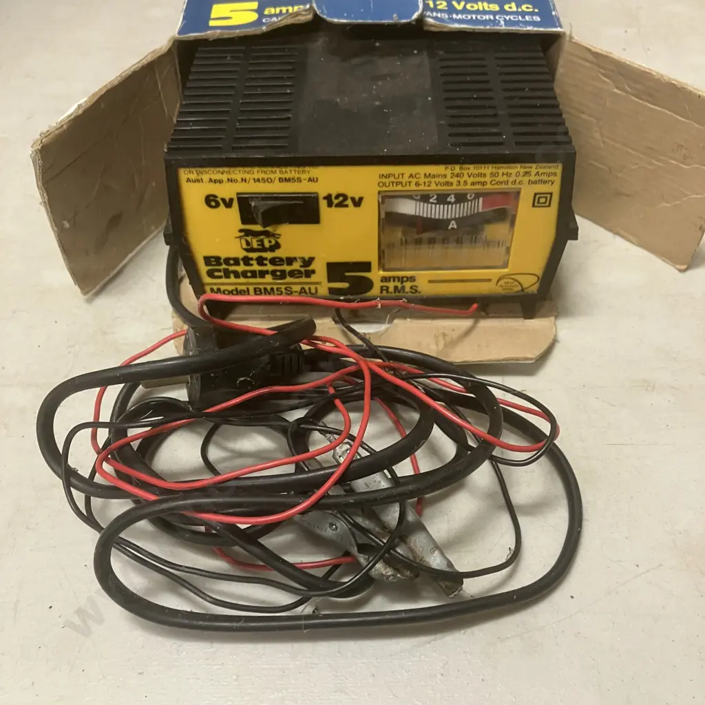 Vintage New Zealand Made LEP 5 amps R.M.S 6&12 volts d.c. Battery Charger With Original Box Image 1++