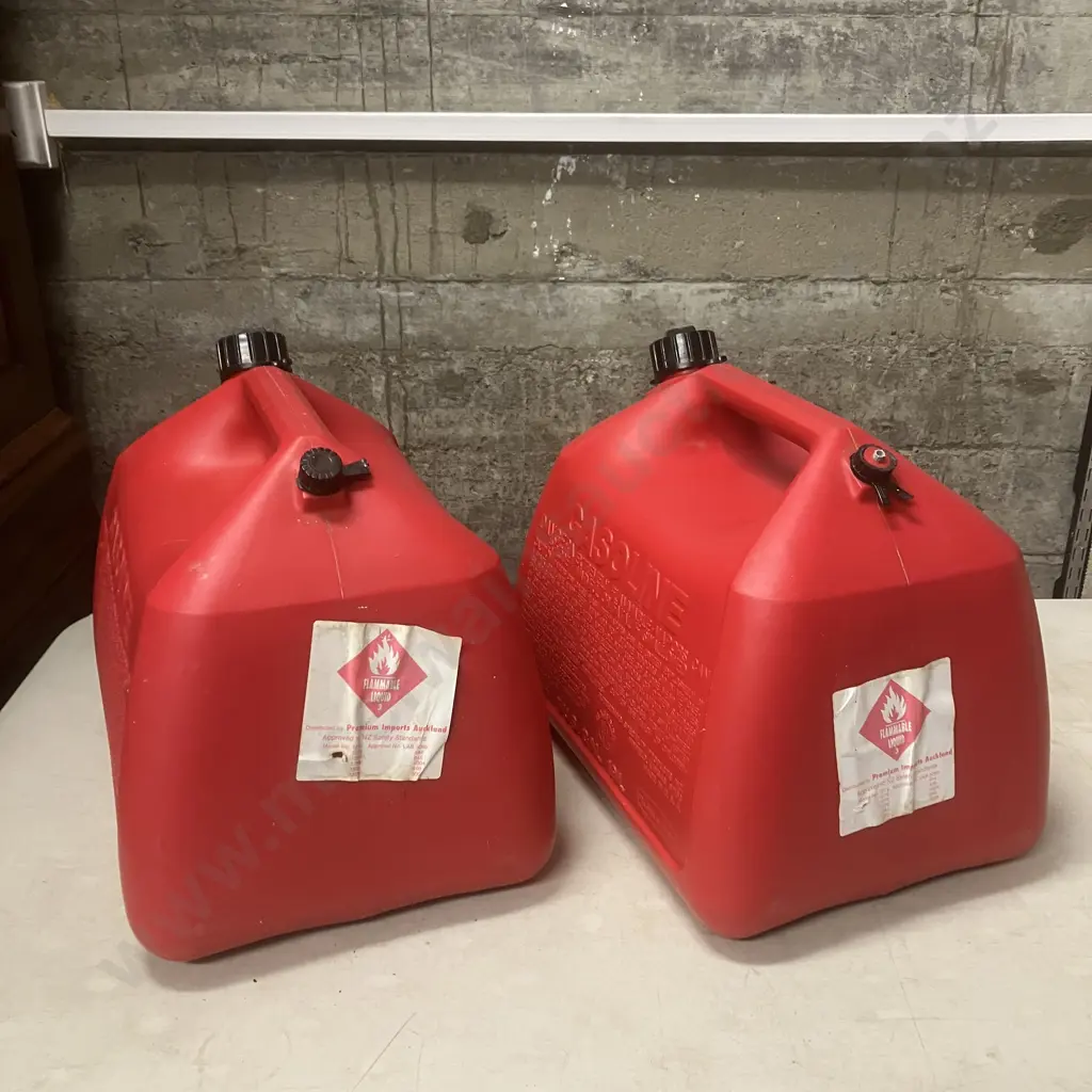 Pair of Rubbermaid 19 Litre Red Plastic Gas Containers Image 1++