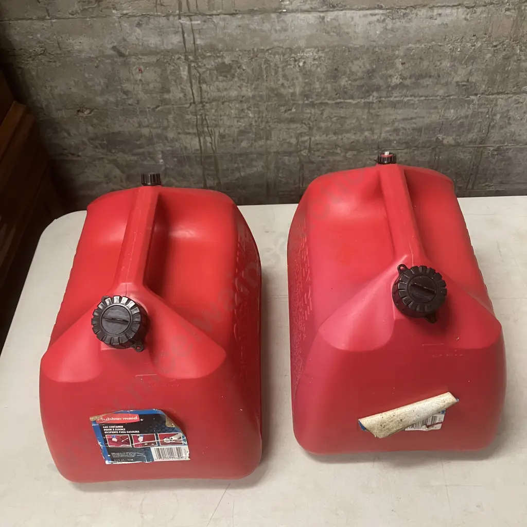 Pair of Rubbermaid 19 Litre Red Plastic Gas Containers Image 1++