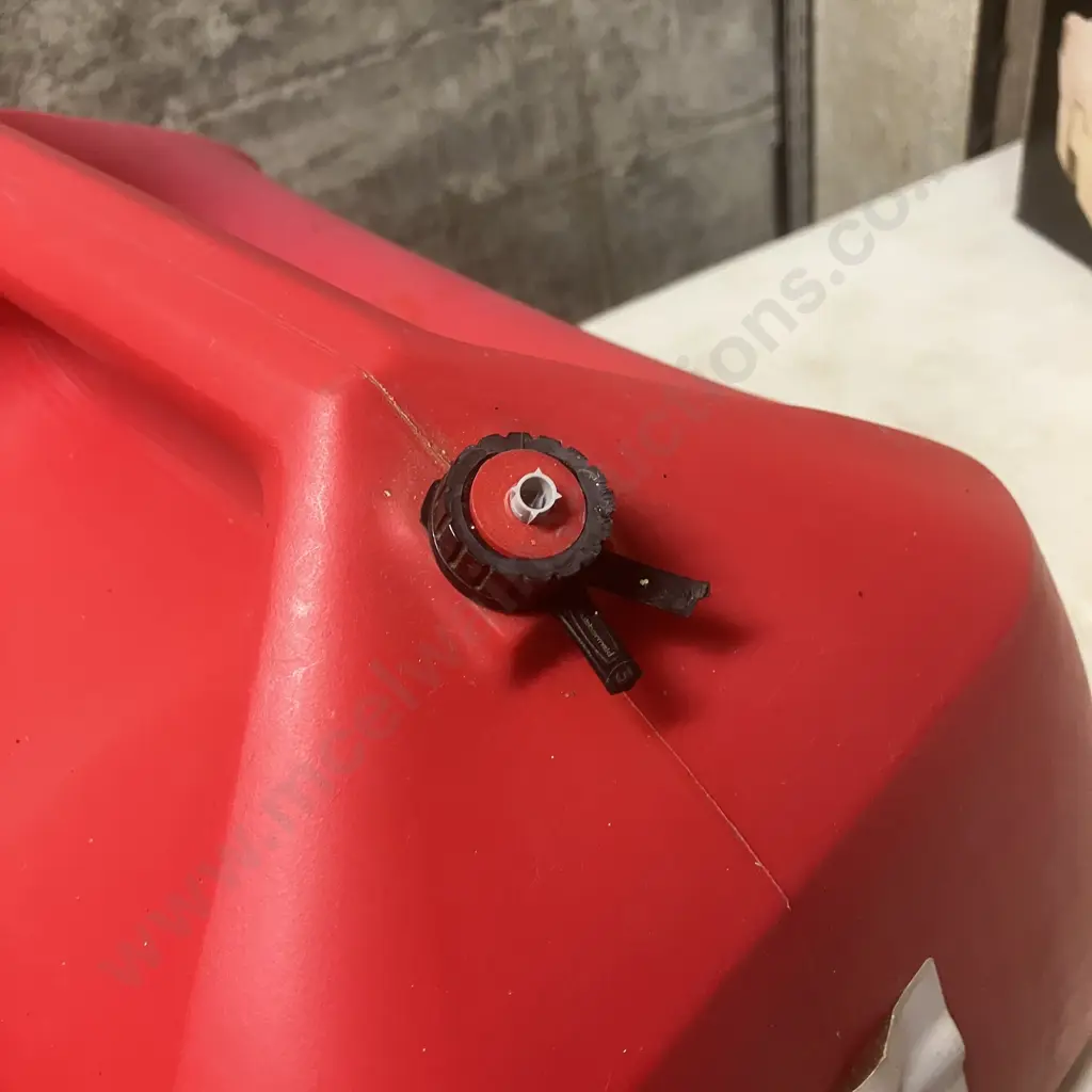 Pair of Rubbermaid 19 Litre Red Plastic Gas Containers Image 1++