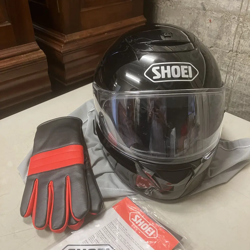 SHOEI QWEST Full-Face Touring Motorcycle Helmet With Soft Bag, Instructions. Pair of Size M Gloves Image 1++