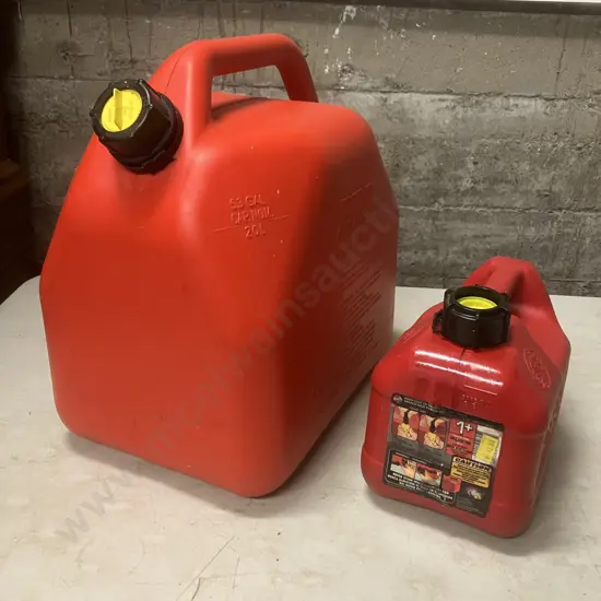 Red Plastic 20L Gas Can & 3.9L Gas Can (Needs Top)