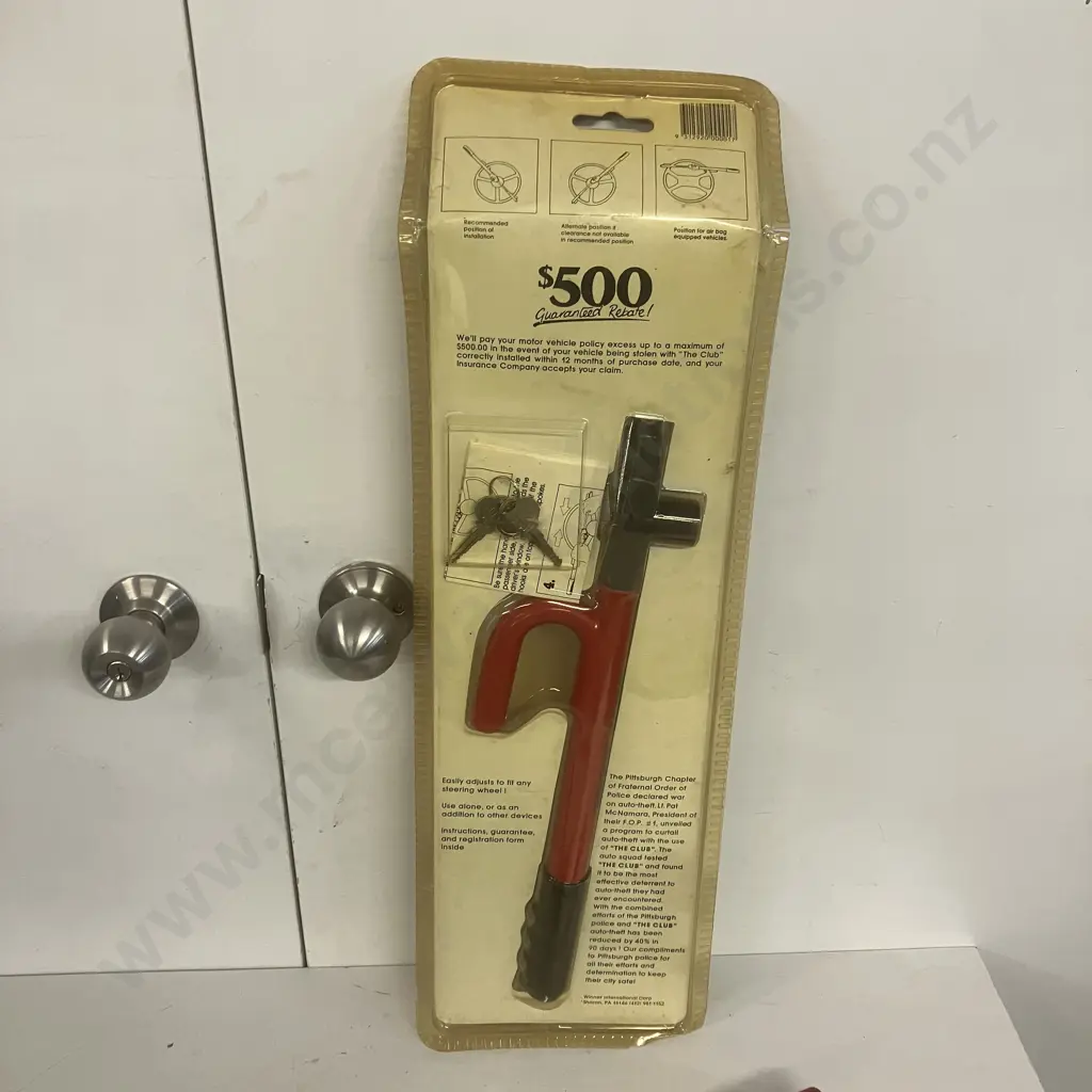 "The Club" Steering Wheel Lock Unused In Original Packaging With A Used "The Club" With Key & Keyring Light Image 1++