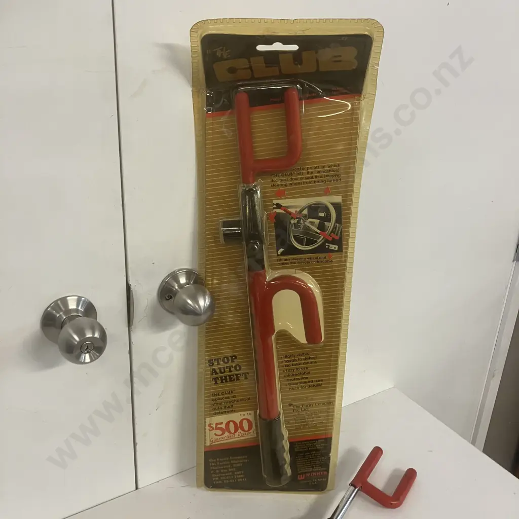 "The Club" Steering Wheel Lock Unused In Original Packaging With A Used "The Club" With Key & Keyring Light Image 1++