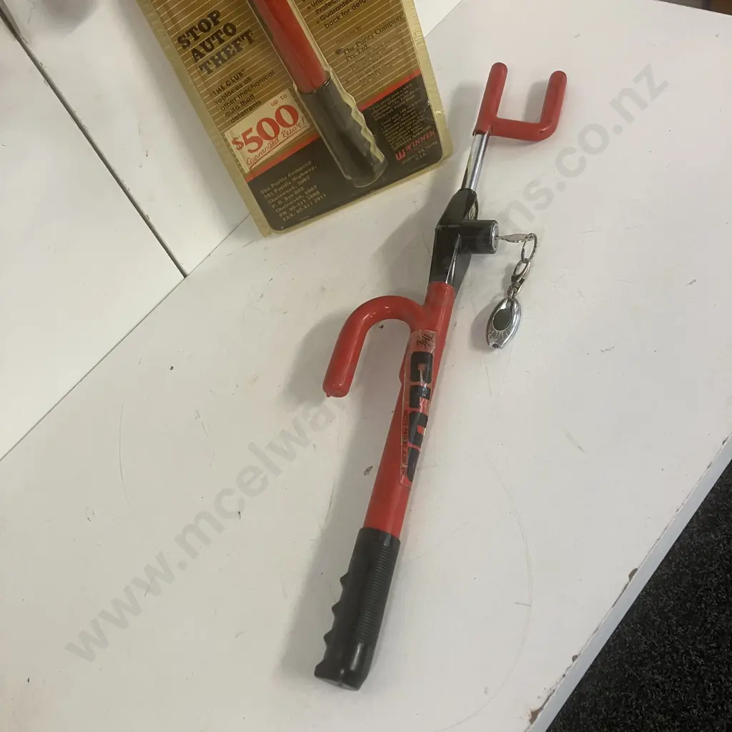 "The Club" Steering Wheel Lock Unused In Original Packaging With A Used "The Club" With Key & Keyring Light Image 1++