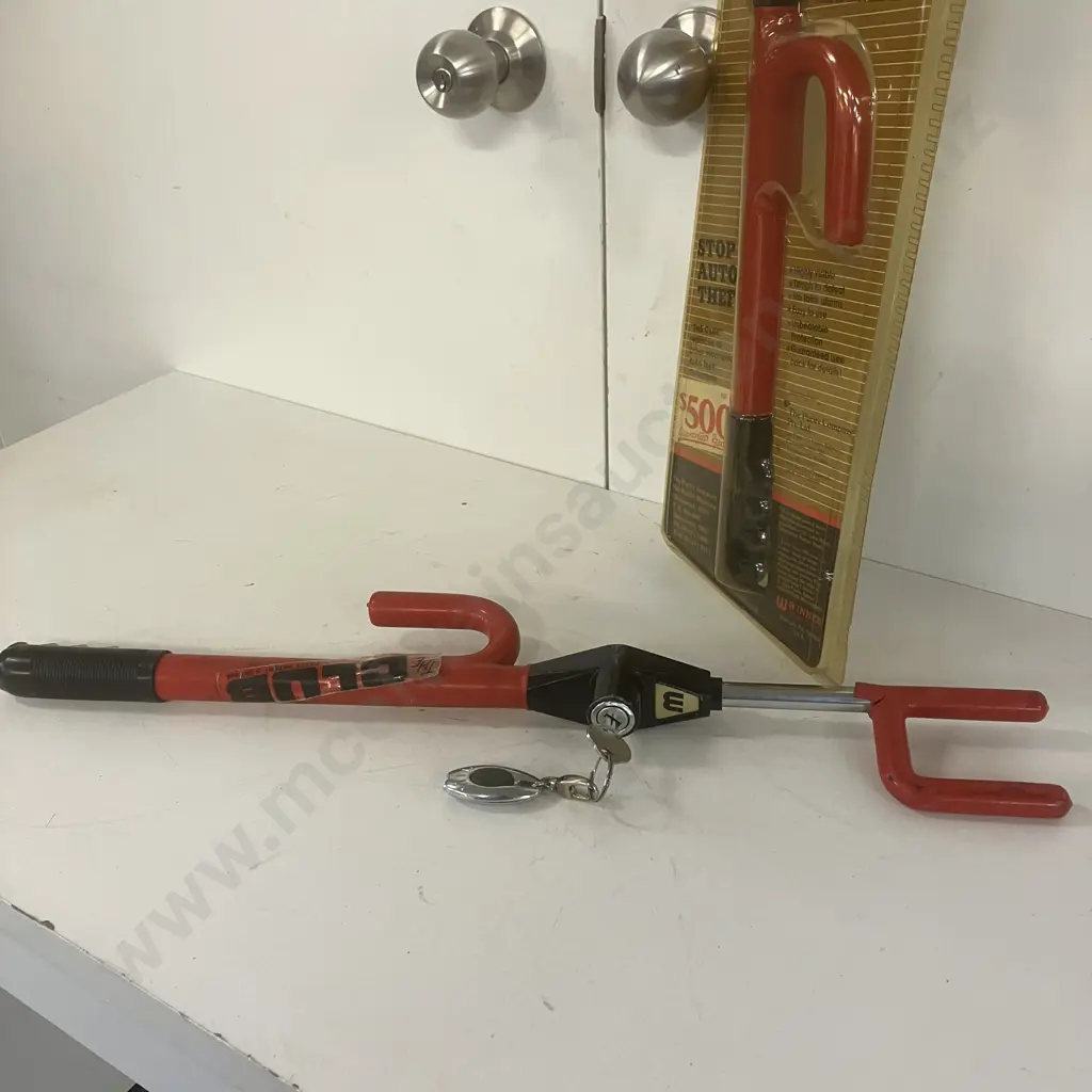 "The Club" Steering Wheel Lock Unused In Original Packaging With A Used "The Club" With Key & Keyring Light Image 1++