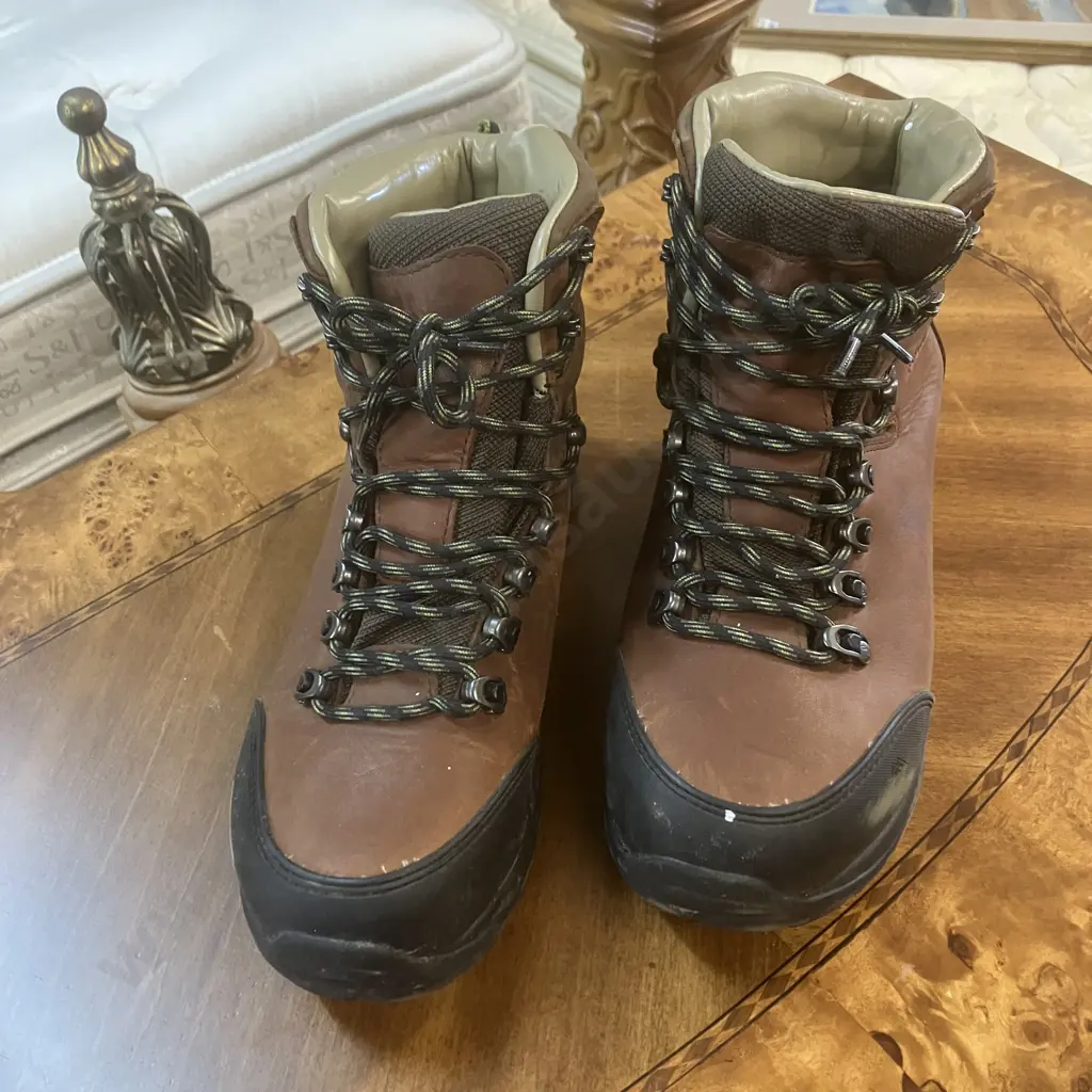 Kathmandu Tiber Waterproof Hiking Boots Chestnut / Icon Green Size UK9 Image 1++