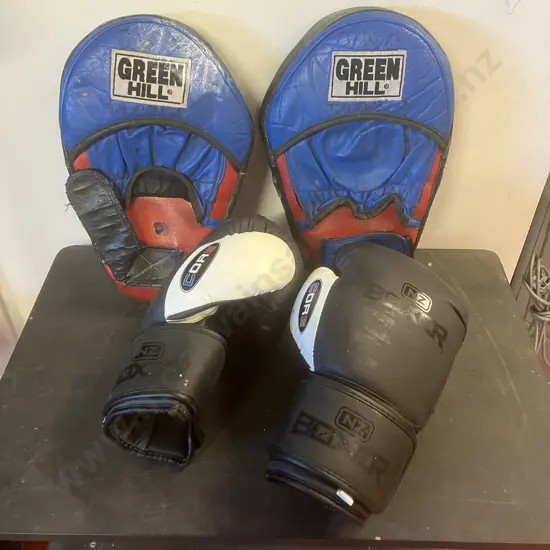 Pair of NZ Boxer Brand Boxing Gloves, 12 oz, Black & White With Pair of Green Hill Focus Pads Special