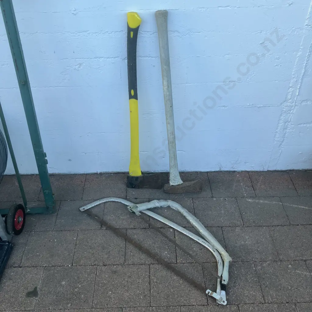Axe & Splitting Maul With 2 Bow Saws Image 1++