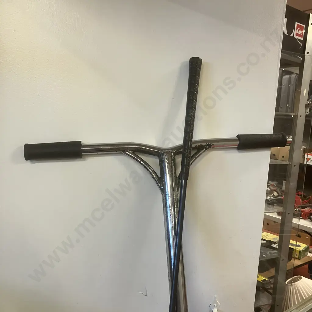 Golf Club With MaddGear Kick Scooter Image 1++