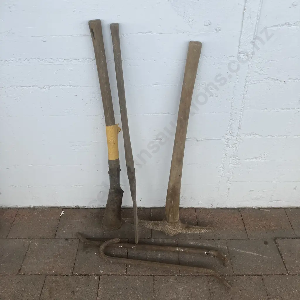 Slashers, Crowbars & Pick Axe Image 1++