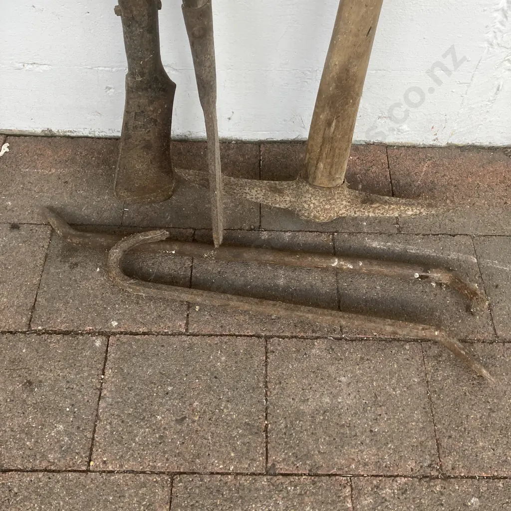 Slashers, Crowbars & Pick Axe Image 1++
