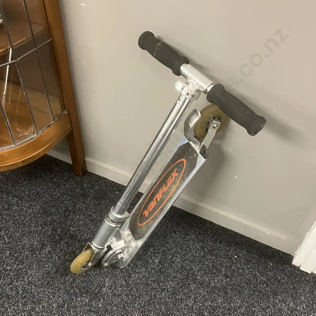 Variflex Kids Kick Scooter Image 1++