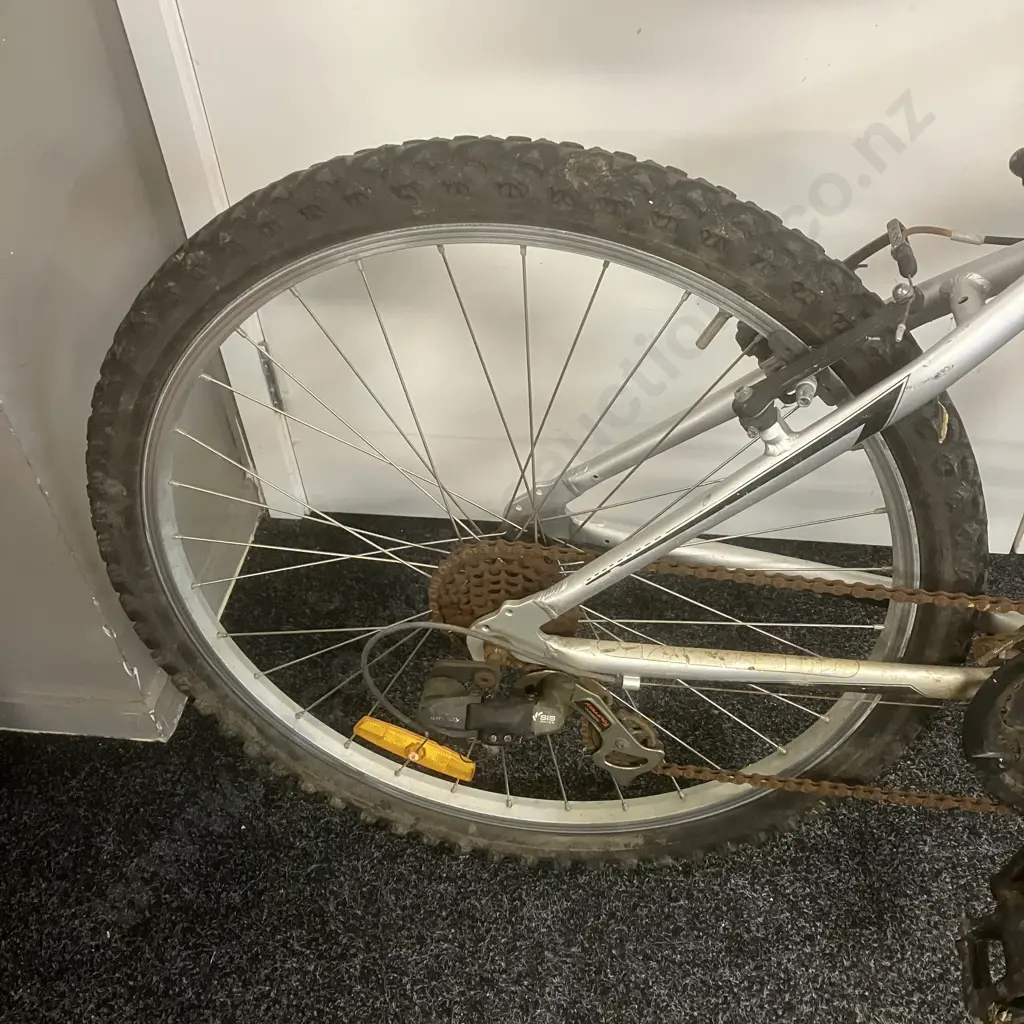 Silver & Black Colour Raleigh Venture Bicycle Image 1++