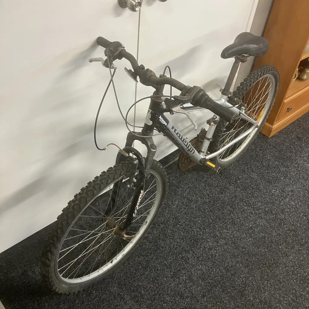 Silver & Black Colour Raleigh Venture Bicycle Image 1++