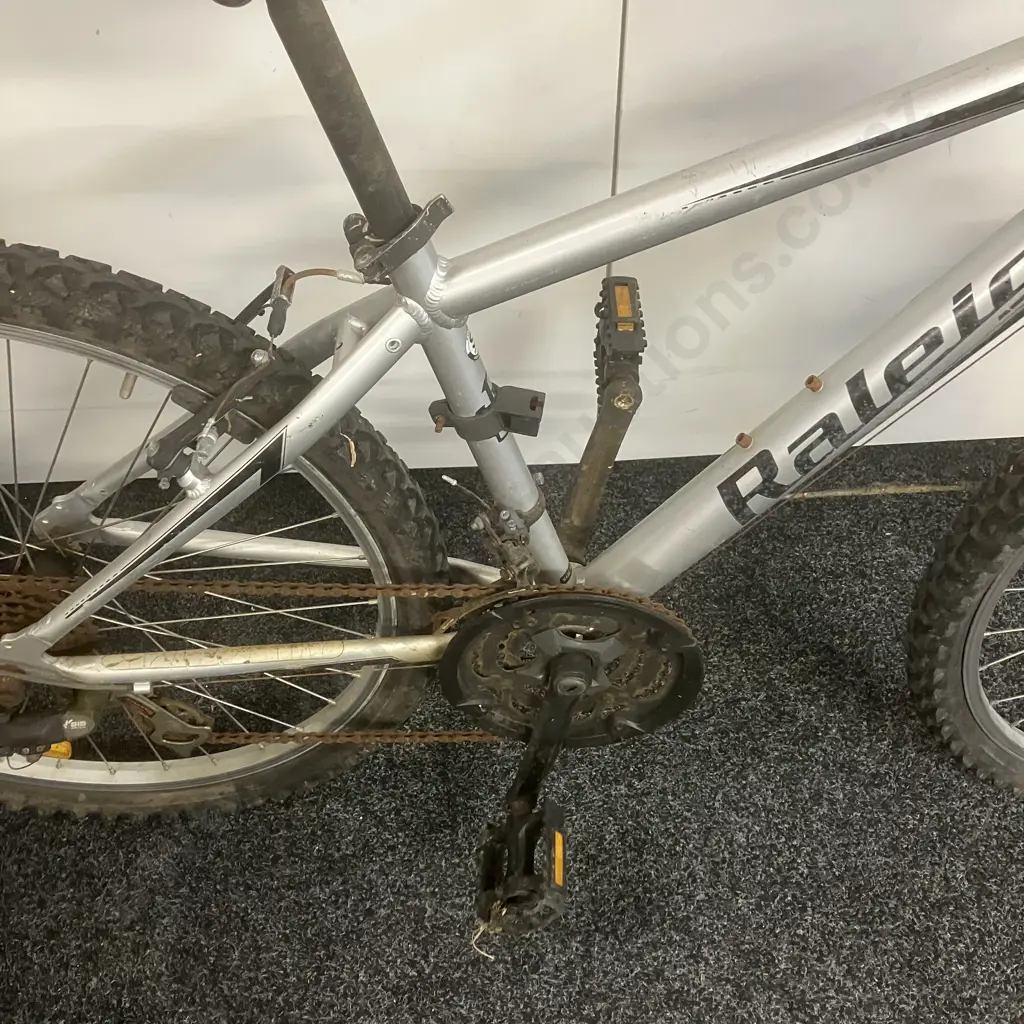 Silver & Black Colour Raleigh Venture Bicycle Image 1++