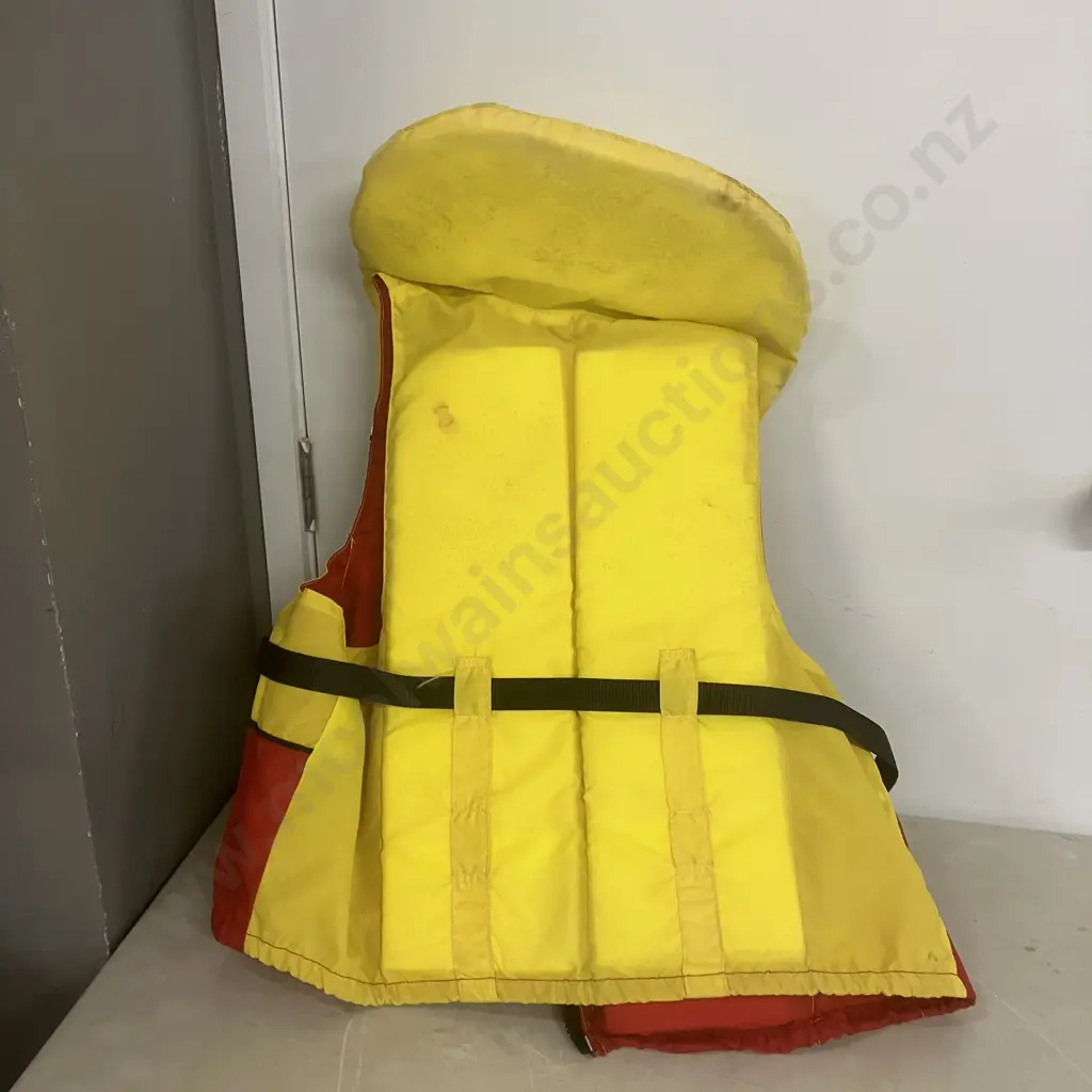 Adults Sheltered Waters Lifejackets - RFD Guardian S & Hutchwilco Mariners 2 Size Medium Image 1++