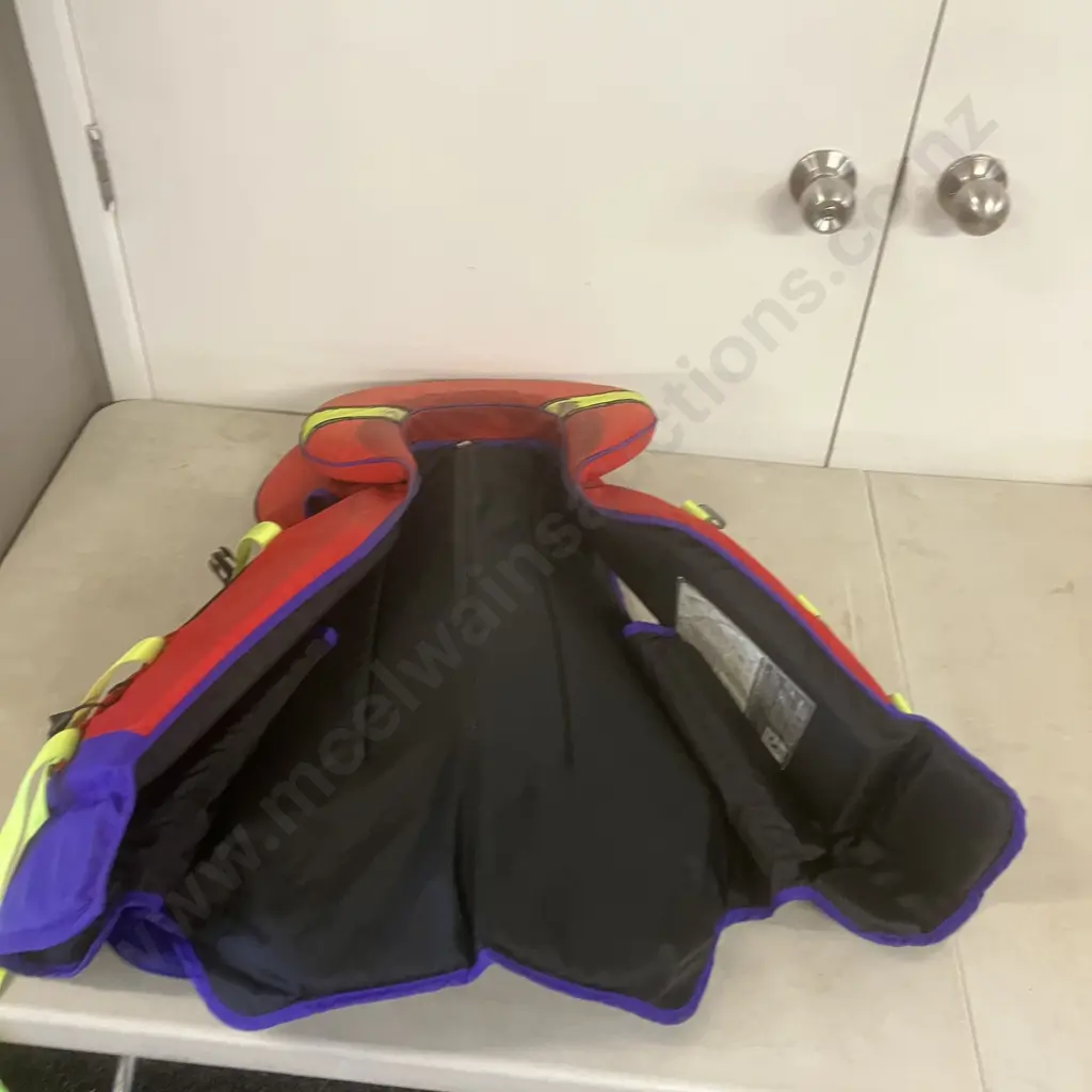 Adults Sheltered Waters Lifejackets - Commander Style Size M & Lifeguard Style Size XXL Image 1++