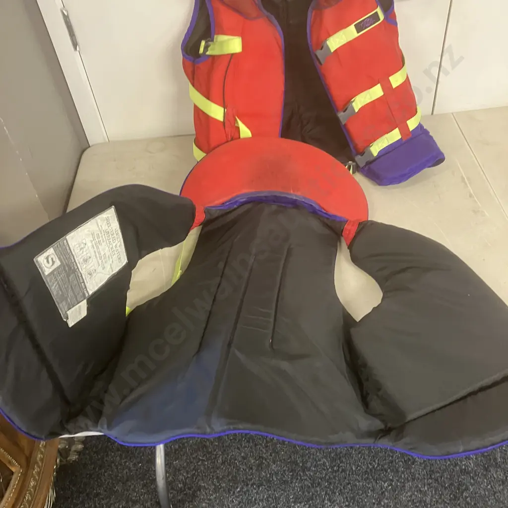 Adults Sheltered Waters Lifejackets - Commander Style Size M & Lifeguard Style Size XXL Image 1++