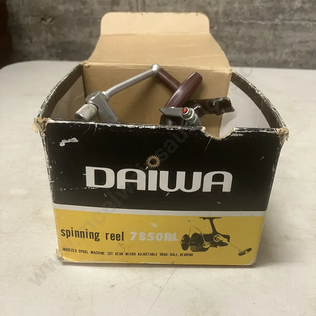 Vintage Daiwa 7850 RL Spinning Wheel With Original Box Image 1++