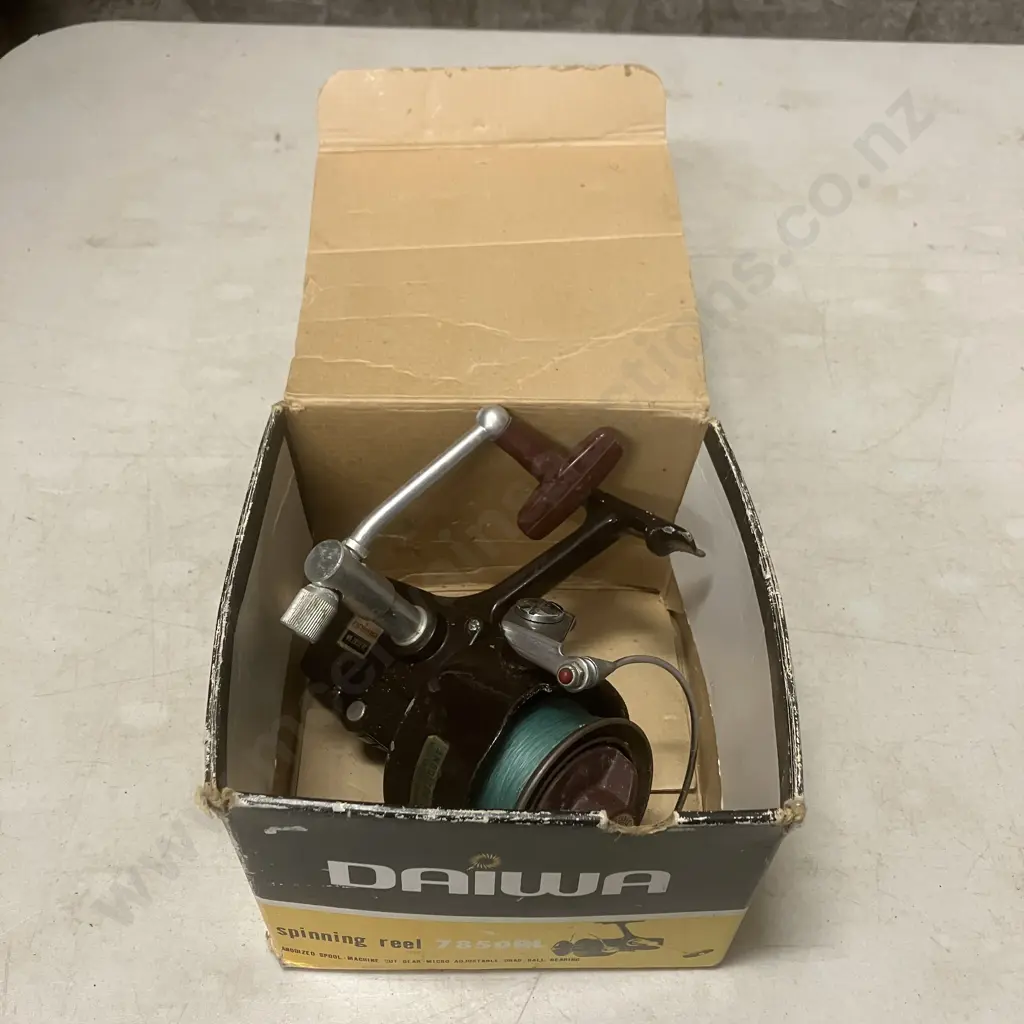 Vintage Daiwa 7850 RL Spinning Wheel With Original Box Image 1++