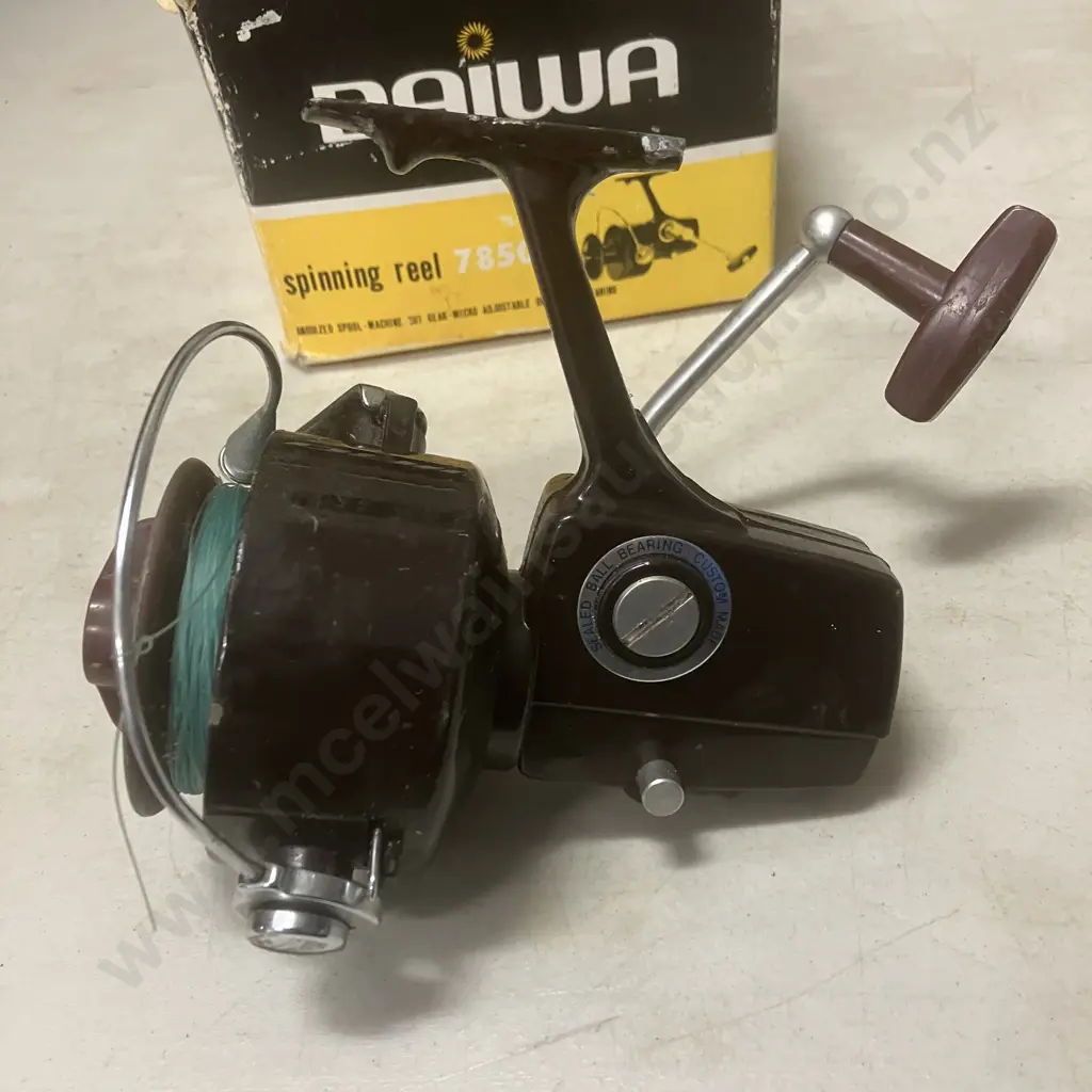 Vintage Daiwa 7850 RL Spinning Wheel With Original Box Image 1++