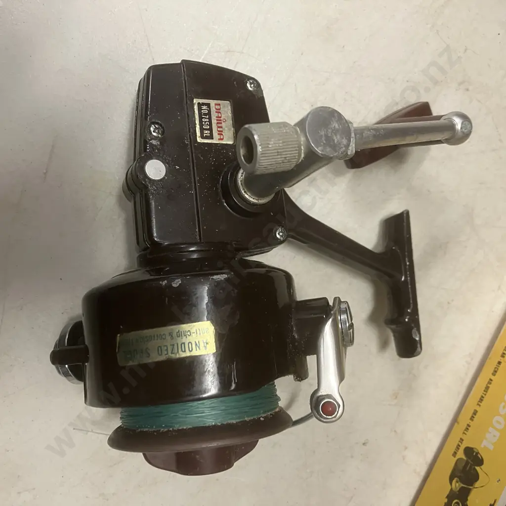 Vintage Daiwa 7850 RL Spinning Wheel With Original Box Image 1++