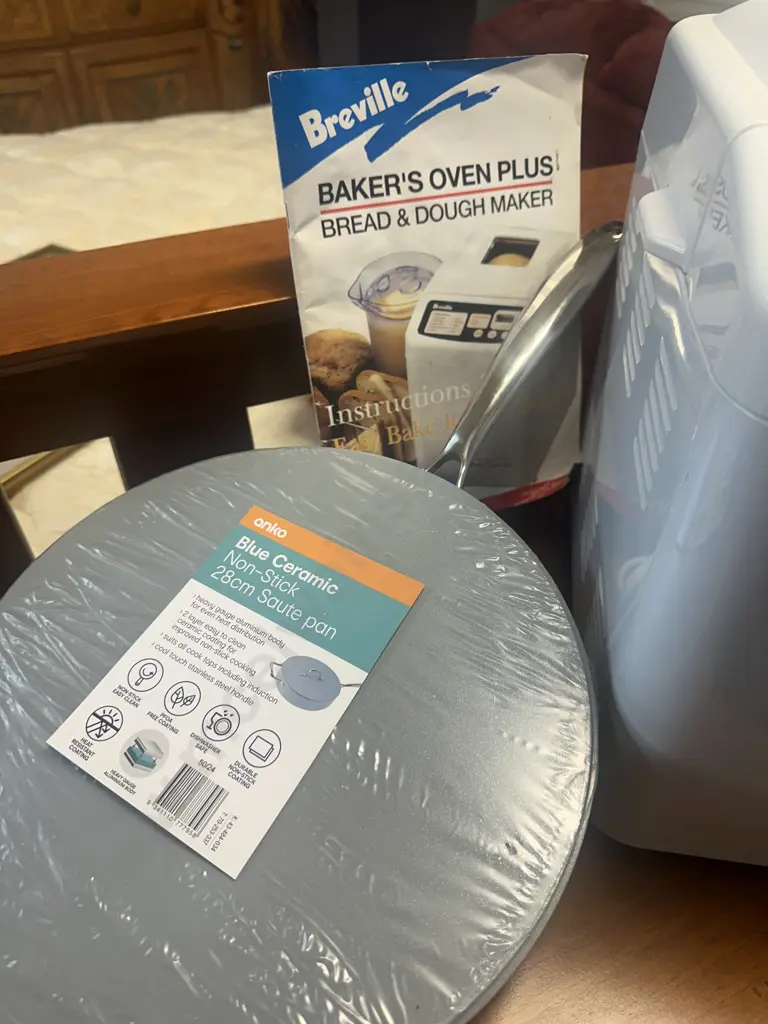 Breville Bakers Oven Plus Bread & Dough Maker With Anko Blue Ceramic Non Stick Saute Pan 27cm. Image 1++