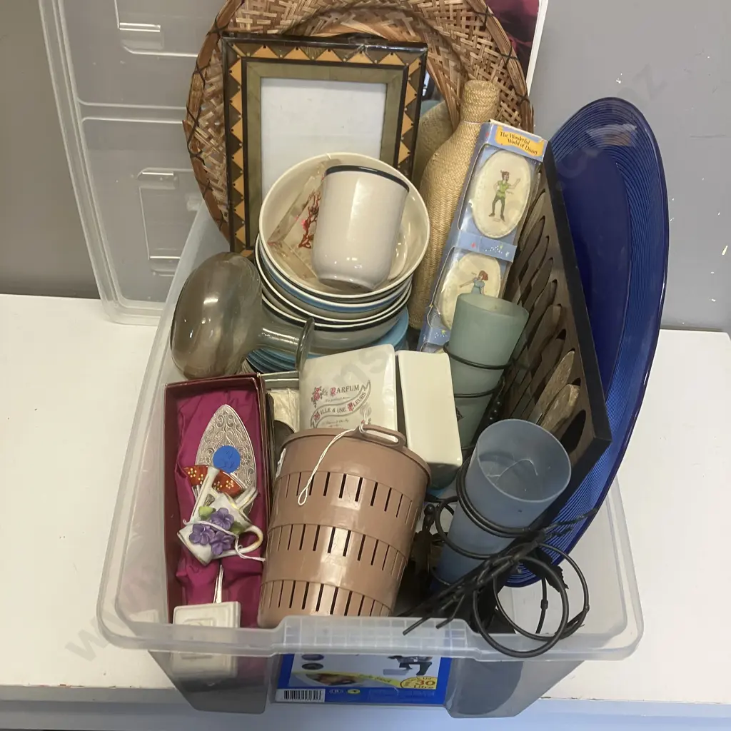 Lidded Plastic Starmade Storage Bin, Vintage Items, Silverware, Retro Cutlery Set, Chine Etc Image 1++