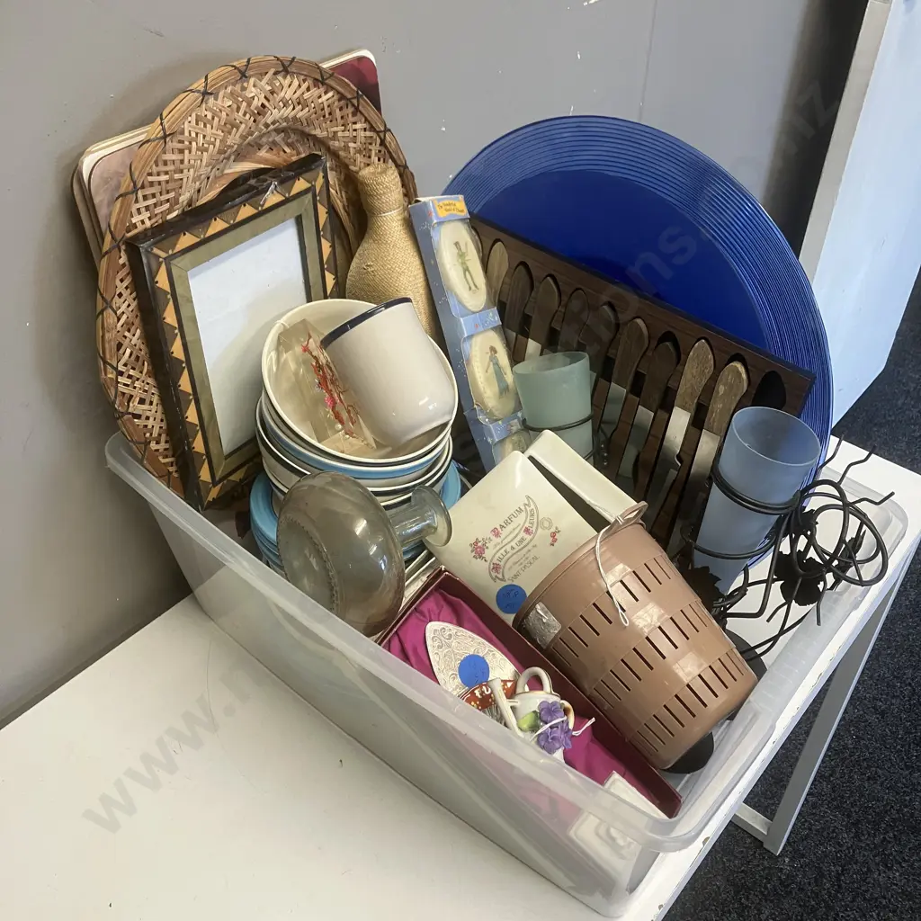 Lidded Plastic Starmade Storage Bin, Vintage Items, Silverware, Retro Cutlery Set, Chine Etc Image 1++