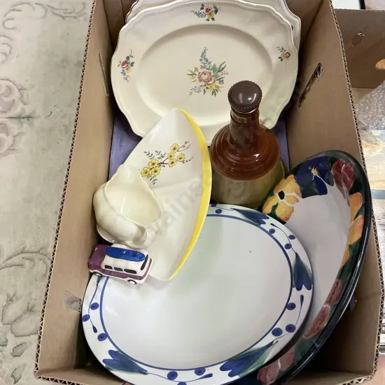 Box of Assorted Pottery