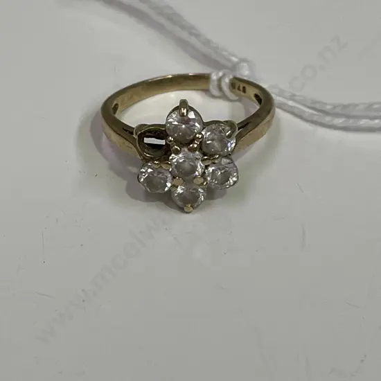 9ct gold ring with gemstones (1 missing). Stamped 375