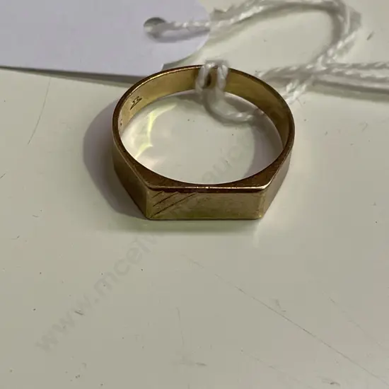 9ct Gold Mens Ring. Stamped 375 MH