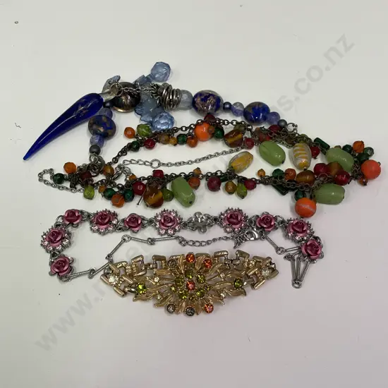 Assortment vintage jewellery including glass beaded items
