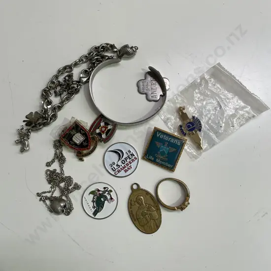 Assorted Jewellery and Badges