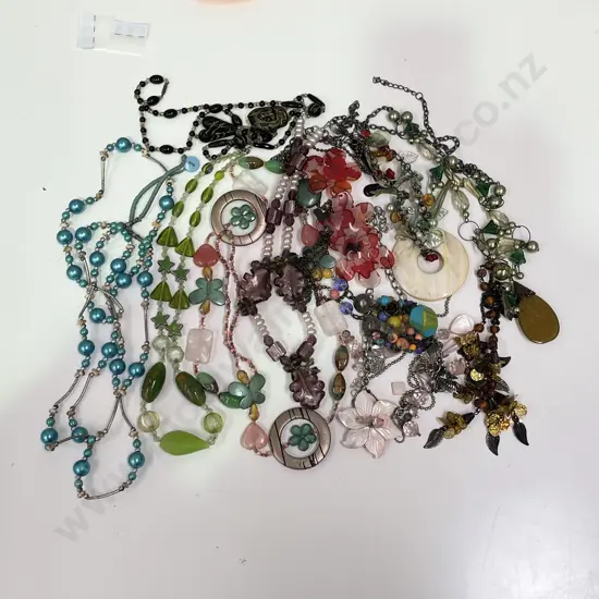 Assortment of Vintage Jewellery