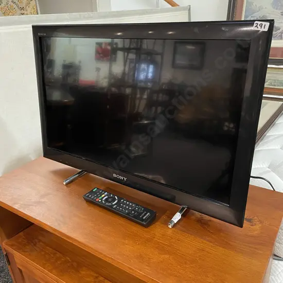 Sony LCD Model TV KDL-26EX550 on Stand with Remote